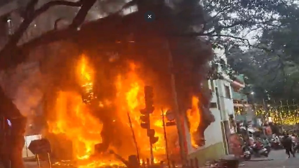 Begaluru| Begaluru EV Showroom Fire| Begaluru Fire