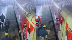 VIDEO: चलती ट्रेन से बच्चों के लिए कूद गई महिला, प्लेटफॉर्म और रेल की बीच में फंसी, फिर…