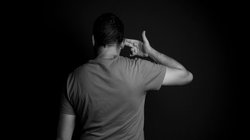 दोस्त को मौत के मुंह से खींच लाया शख्स, फांसी लगाकर करने वाला था आत्महत्या, तभी…