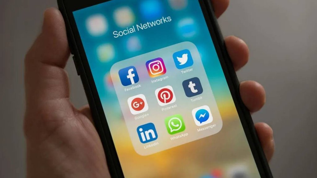 social media, ban social media