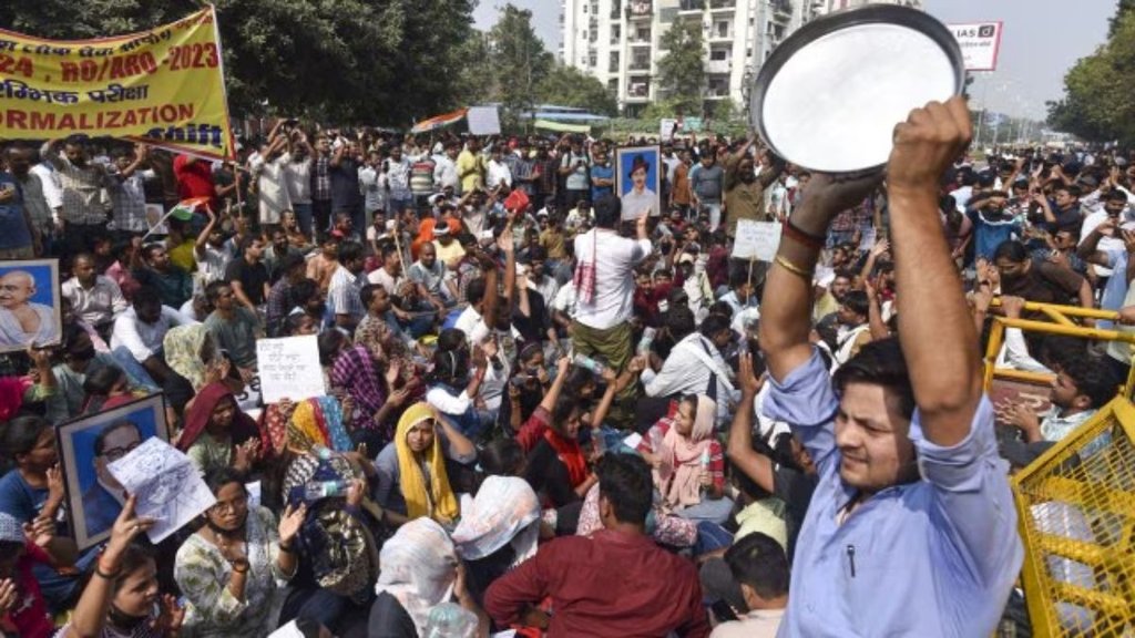 UPPSC protest , UPPSC RO ARO Exam protest,