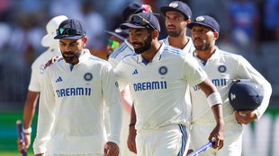 Jasprit Bumrah, Damien Fleming, Siraj, Adelaide, Adam Gilchrist, Pat Cummins