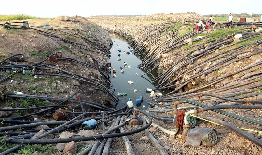 As water levels drop at Ujani
