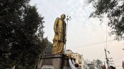 ‘ईश्वर-अल्लाह तेरो नाम…’ गाने पर पटना में बवाल, अटल जयंती समारोह में गायिका को मंच पर ही मांगनी पड़ी माफी