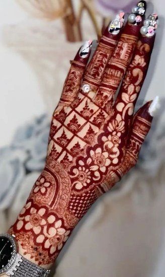 Custom mehndi art ideas