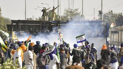 Farmer Protest: शंभू बॉर्डर पर किसानों को रोकने के लिए की गई खास तैयारी, सड़क पर कीलों के साथ हुई तीन लेवल की बैरिकेडिंग