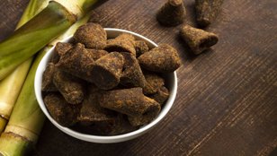 How much jaggery should eat in a day