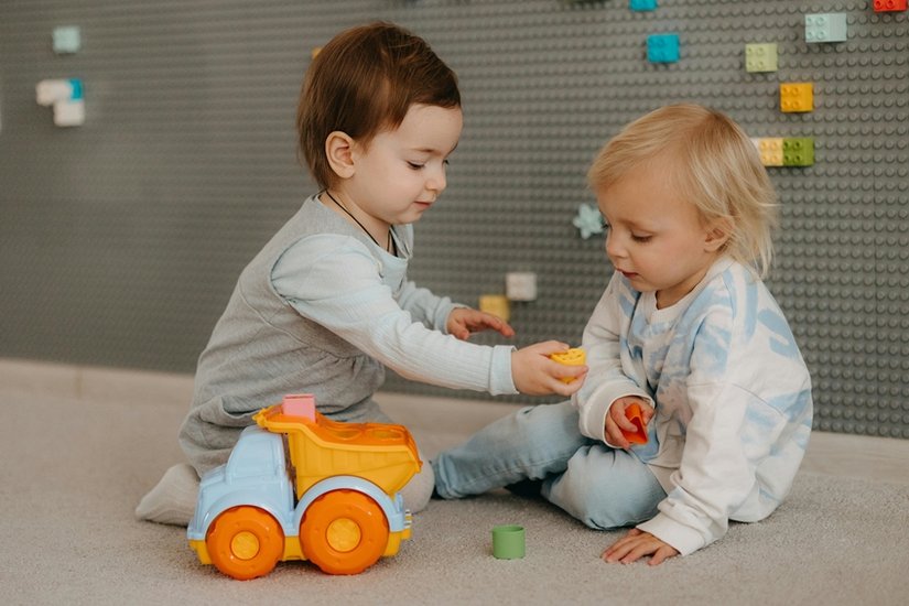 How to teach my four year old to share