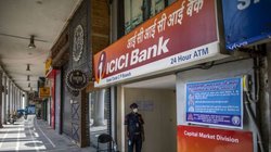 ICICI Bank के 3 दफ्तरों में सर्च ऑपरेशन, महाराष्ट्र GST अधिकारियों ने मारा छापा, औंधे मुंह गिरा शेयर