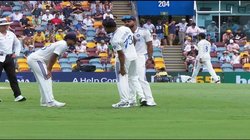 IND vs AUS: भारत के लिए बुरी खबर, मोहम्मद सिराज चोटिल, बीच ओवर में मैदान से गए बाहर