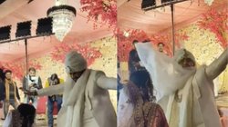 स्टेज पर ऐसा डांस करने लगा दूल्हा, शर्म से लाल हो गया दुल्हनिया का चेहरा, यूजर्स बोले – हमारे घर ऐसी हरकतों पर तो…