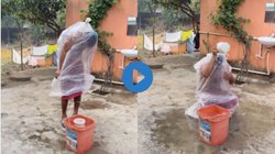 चिलचिलाती ठंड में नहाने का शख्स निकाला निंजा टेक्निक, Viral Video देख यूजर बोले – अरे… जबरदस्त आईडिया है