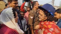 VIDEO: ‘एक सेकेंड का वक्त नहीं दूंगी…’, हाथ जोड़ती रहीं SP MLA, बुलडोजर कार्रवाई रोकने को राजी नहीं हुईं मेयर प्रमिला पांडे
