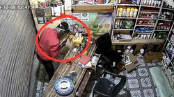 क्या गजब के चोर हैं! दुकान में गिरी भगवान की तस्वीर, माथे से लगाकर मांगी माफी फिर… देखें चोरी से पहले का वायरल CCTV