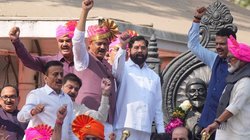 देवेंद्र फडणवीस के शपथ ग्रहण समारोह में पर्स, पैसे और सोने की चेन गायब, 13 लोगों ने दर्ज कराया मामला