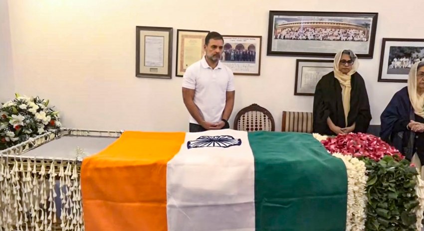 Amit Shah pays tribute