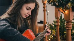 Christmas 2024 Songs: क्रिसमस की पार्टी में जान डाल देंगे ये सॉन्ग, आज ही अपने प्ले लिस्ट में करें ऐड