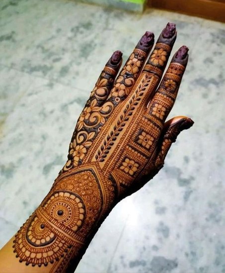 Minimalistic mehndi trends