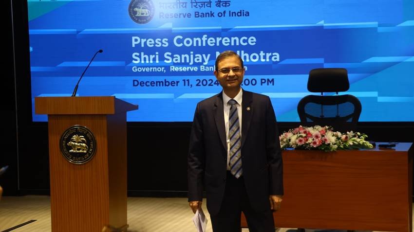 Where has RBI Governor Sanjay Malhotra studied