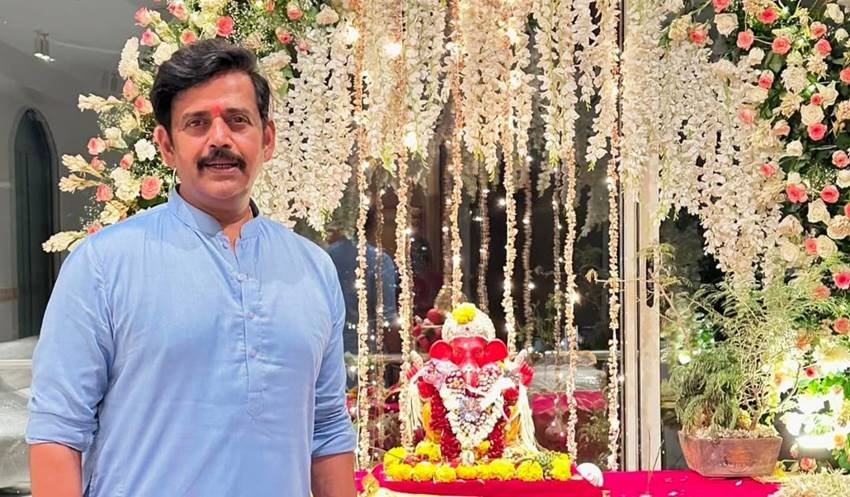 Father Beaten  Ravi Kishan for Wearing Saree