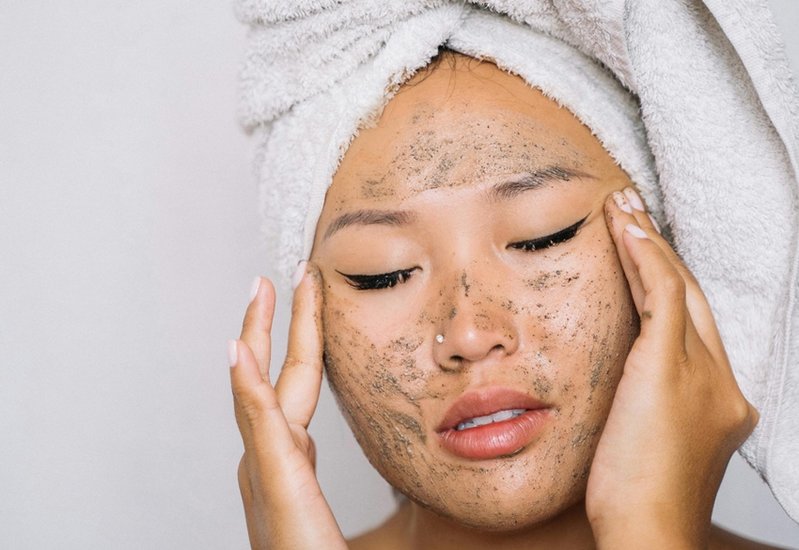 Rose water for face cleansing