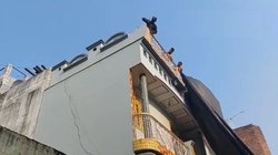 संभल में 46 साल बाद मिले मंदिर से पास से तोड़ा जा रहा अतिक्रमण, मौके पर भारी फोर्स तैनात