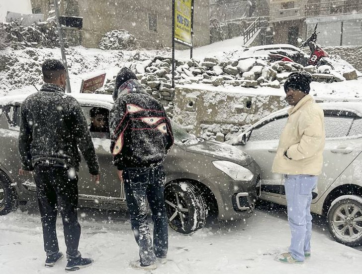 Uttarakhand and Kashmir SnowFall
