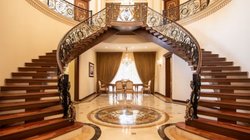 घर की सीढ़ियों को कैसे साफ करें? इस तरीके से एकदम आएगा नए जैसे लूक