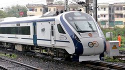 Vande Bharat Express: वंदे भारत एक्सप्रेस में घुसना पड़ा इतना महंगा, बेटे को अंदर बिठाने गए थे, देना पड़ा भारी जुर्माना