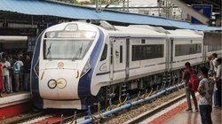 Vande Bharat Express: दिल्ली से श्रीनगर के बीच चलने वाली है पहली ट्रेन, भारतीय रेलवे ने दिया बड़ा अपडेट