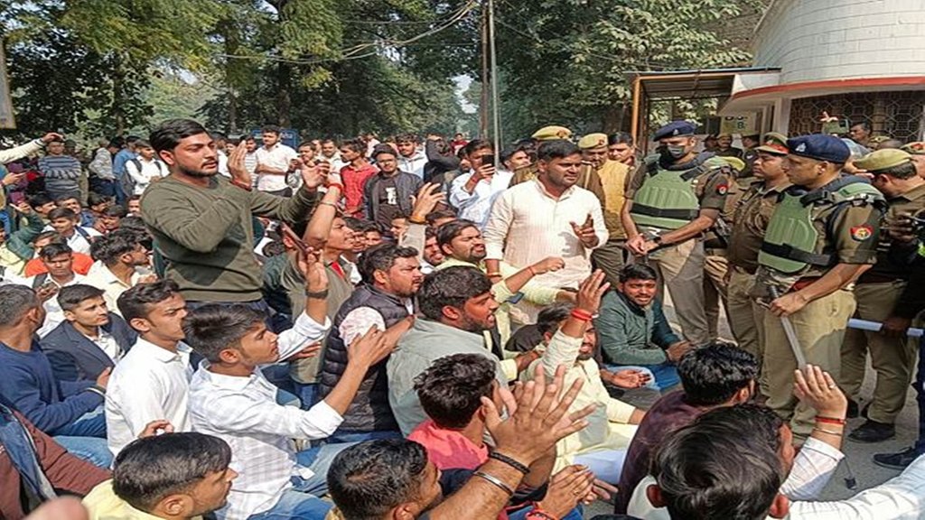 Varanasi, UP College, Waqf Board