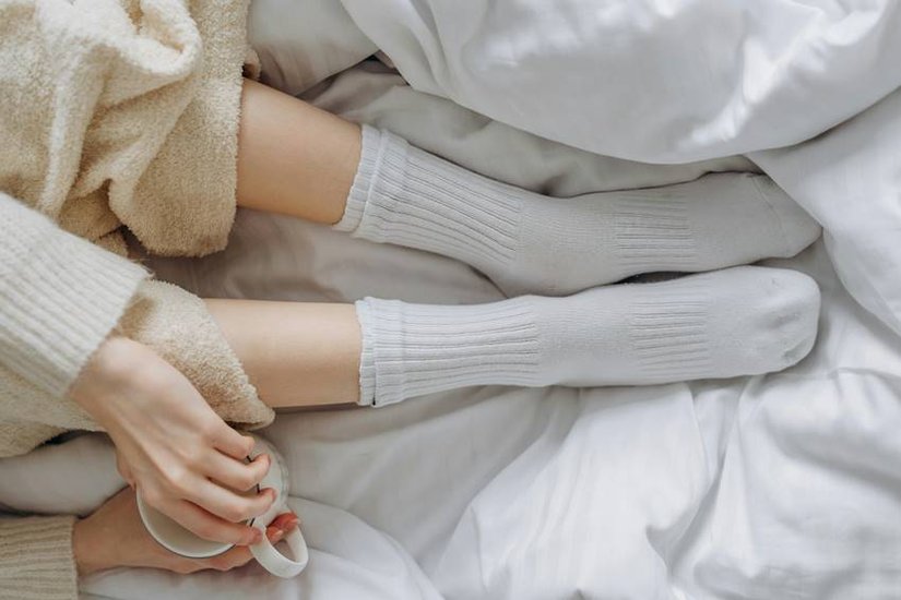  Should wear socks while sleeping in winter