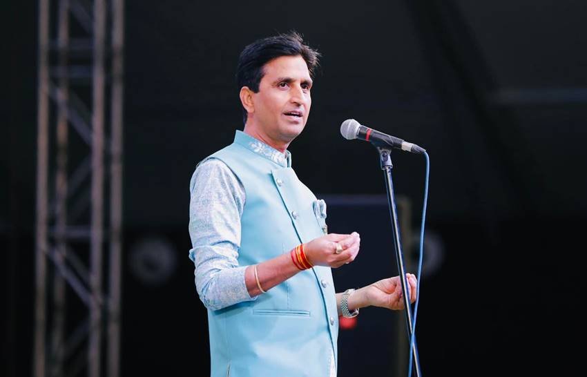Kumar Vishwas Reality on Stage