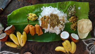 Why do foods eat on banana leaves