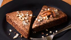 बादाम और केले से Cake कैसे बनाएं? मीठे के शौकीन नोट कर लें आसान रेसिपी