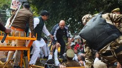 यूपी विधानसभा घेराव के दौरान प्रदर्शन में शामिल कार्यकर्ता की मौत, कांग्रेस ने पुलिस पर लगाया बड़ा आरोप