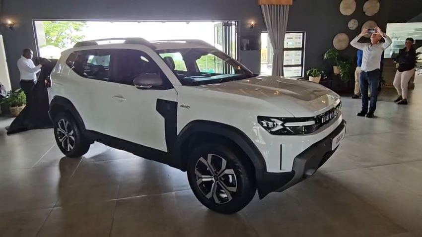 Renault Duster RHD (Image: Twitter/Lawrence Smith)