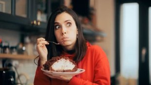 Sugar Cravings Reasons: खाने के बाद मीठा खाना हो सकता है खतरनाक