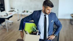 तनाव महसूस कर रहे हो? कंपनी के पूछा सवाल और फिर हां बोलने वाले 100 लोगों को दिखाया बाहर का रास्ता