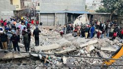 Mohali Building Collapses: मोहाली में इमारत ढहने से एक महिला की मौत, कई लोग अभी भी फंसे