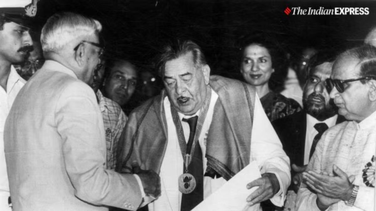 Raj Kapoor Dadasaheb Phalke Award asthma attack story, Raj Kapoor last days health and Dadasaheb Phalke Award ceremony, Raj Kapoor asthma attack during award ceremony 1988 Raj Kapoor Dadasaheb Phalke Award asthma attack story, Raj Kapoor last days health and Dadasaheb Phalke Award ceremony, Raj Kapoor asthma attack during award ceremony 1988