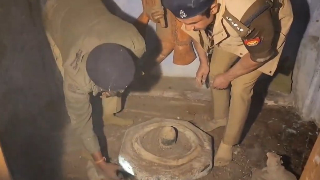 Sambhal violence, Sambhal old shiv temple found