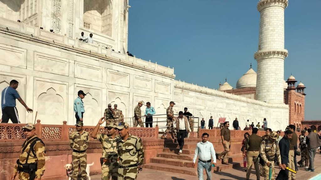 taj mahal bomb, agra news, taj mahal news