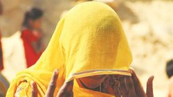 हरदोई में 6 बच्चों और पति को छोड़कर भिखारी के साथ भाग गई महिला, भैंस बेचकर पैसे भी ले गई, हर तरफ उसे खोज रहा ‘राजू’