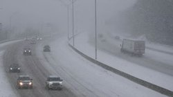 अमेरिका में बर्फीले तूफान का कहर, 6 राज्यों में इमरजेंसी लागू, 30 राज्यों को लेकर जारी हुई अलर्ट