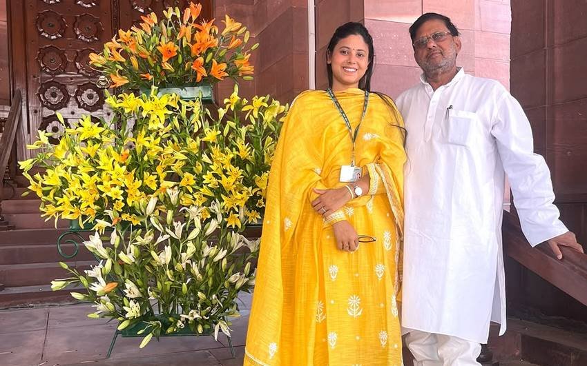 6 Guns in Priya Saroj House