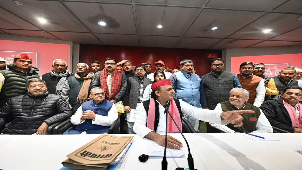 Akhilesh Yadav, Samajwadi Party