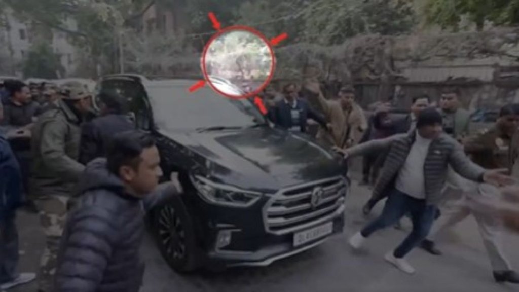 Arvind Kejriwal Car Attacked | delhi polls | BJP pravesh verma