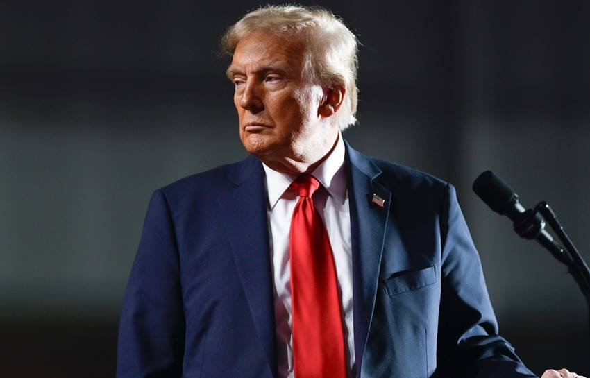 donald trump per month salary