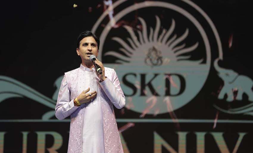 When did Kumar Vishwas break up?